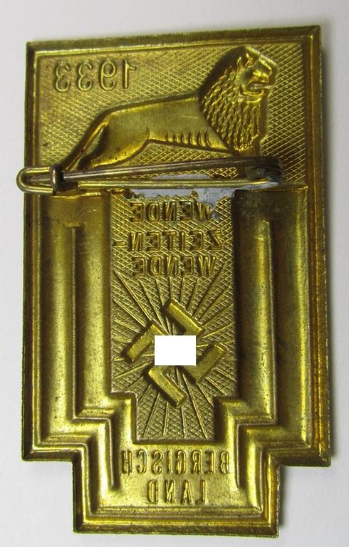 Commemorative, tin-based- and/or: golden-coloured, early-period N.S.D.A.P.-related 'tinnie' being a non-maker marked example depicting a lion and 'swastika'-sunburst-device and bearing the text: 'Sonnenwende Zeitenwende - Bergischland - 1933'