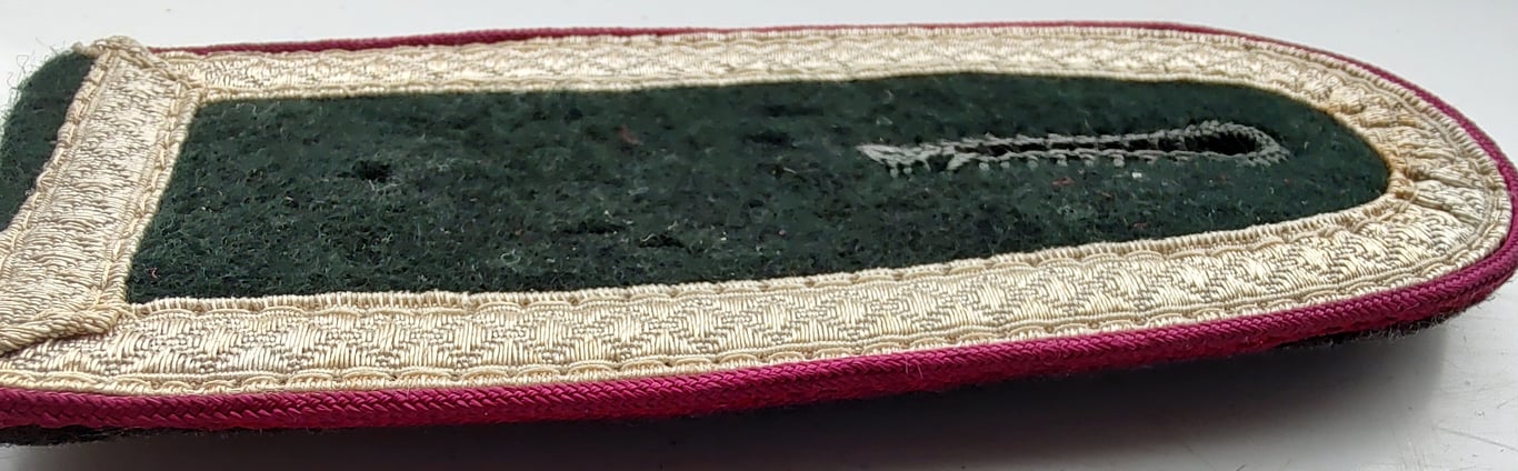 WW2 German NCO veterinary shoulder strap