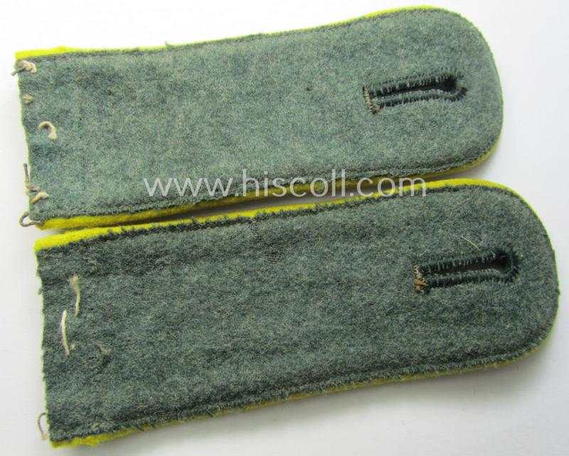 Neat - fully matching and rarely seen! - pair of WH (Heeres) EM-type (ie. 'M36- o. M40'-pattern- and 'rounded styled-') neatly 'cyphered' shoulderstraps as was intended for usage by a: 'Soldat des Nachrichten-Abteilungs 6'