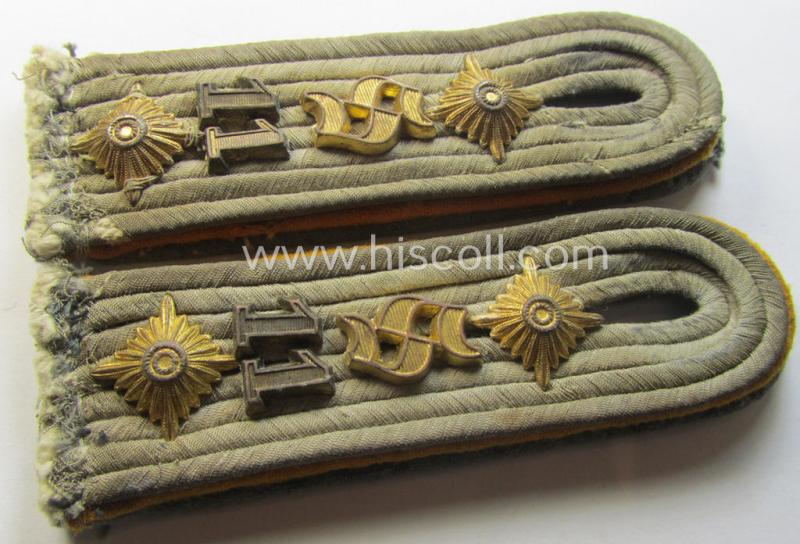 Attractive - and/or fully matching and actually scarcely encountered! - pair of WH (Heeres) neatly 'cyphered', officers'-type shoulderboards as was intended for a: 'Hauptmann der Reserve des Kav.- o. Aufkl.-Schützen-Regiments 11'