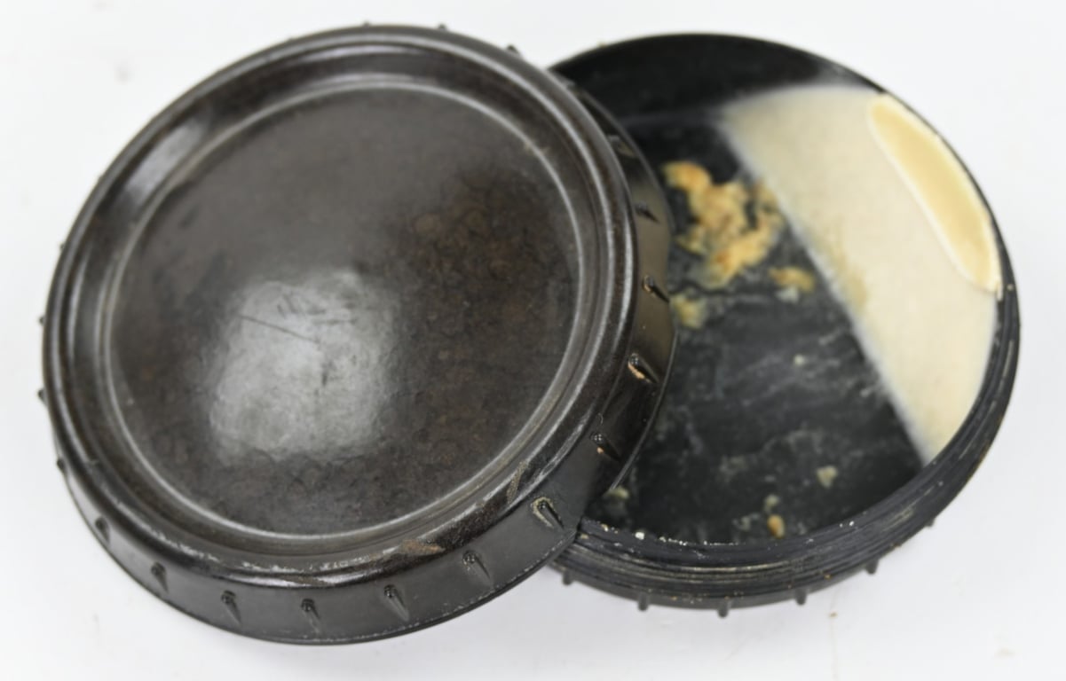 German WH M31 Bakelite Buttercup