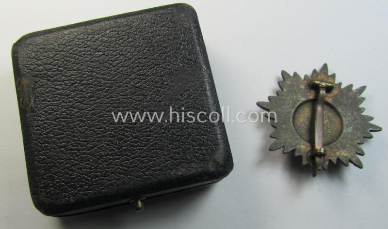 Attractive, WH-related, so-called: 'Tapferkeitsauszeichnung o. Steckkreuz für Angehörige der Ostvölker, 1. Kl. in Gold mit Schwertern' being a non-maker-marked example that comes stored in its accompanying, period-etui