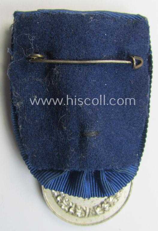 Bright silver-toned WH (Luftwaffe) so-called: 'Einzelspange' showing a: 'WH-Dienstauszeichnung 4. Stufe' (as was intended for 4 years of loyal-service) and that shows a detailed, Luftwaffe-type-eagle-device, period-attached