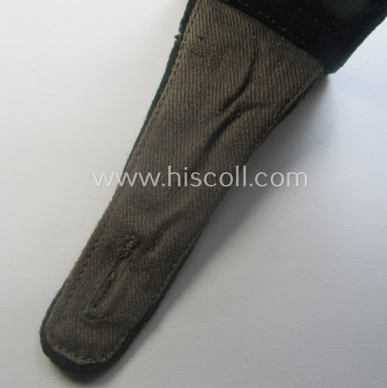 Single, 'cyphered' (and I deem early-war-period), WH (KM) NCO-type shoulderstrap: 'Unterfeldwebel eines Küsten-Artillerie-Abtlgs.'