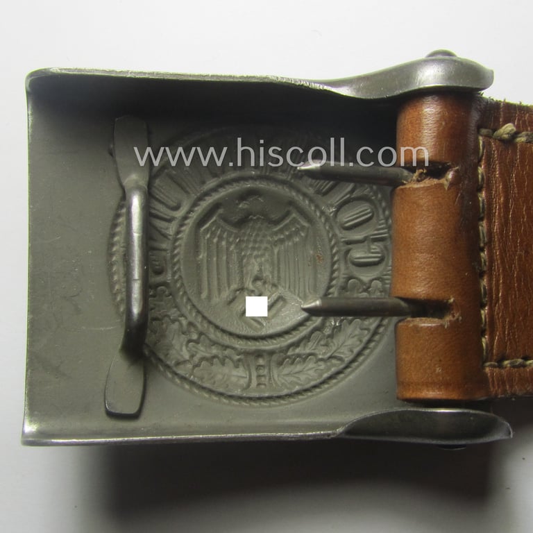 Superb, WH (Heeres) field-grey-coloured- and/or steel-based belt-buckle, being a maker- (ie. 'J. C. Maedicke'-) marked- and/or: '1941'-dated example on its leather-based tab and that comes in a wonderful almost mint-, condition