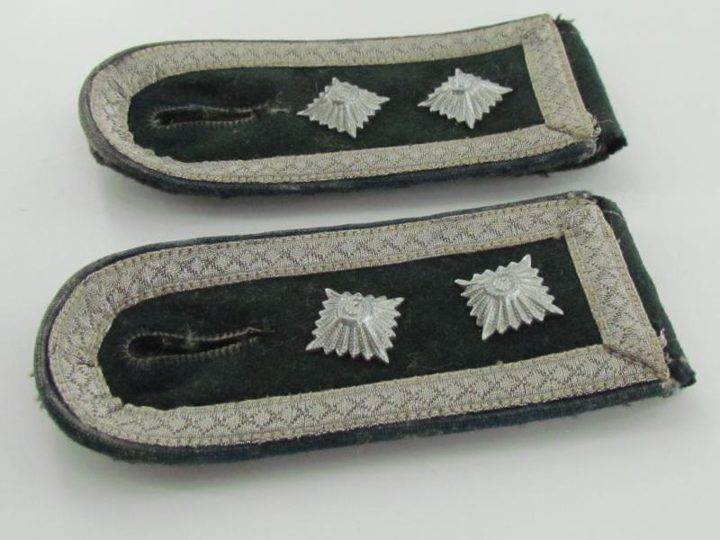 Wehrmacht ( Heer )Medical M36 shoulder boards Oberfeldwebel