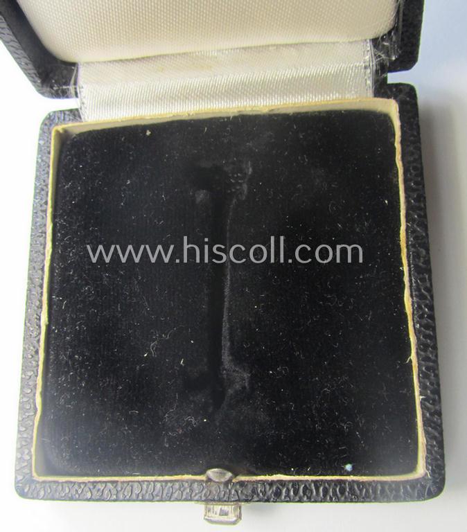 'Luxuriously'-styled - albeit empty! - etui being a non-maker-marked (ie. 'generic') example as was specifically intended to store a: 'KvK 1. Kl. mit Schwertern'