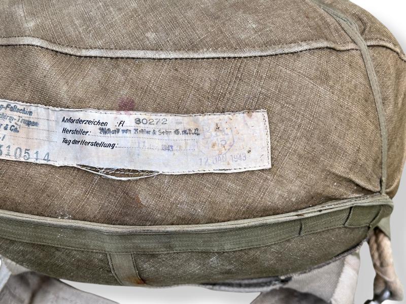 Fallschirmjäger RZ20 Harness and Bag -unpacked-