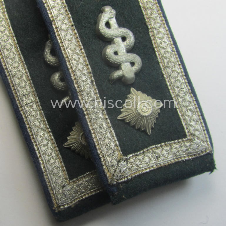 Pair of WH (Heeres), early-war period, 'M36- o. M40'-pattern (rounded-style and 'cyphered'!) NCO-type shoulderstraps as was intended for - and used by! - a: 'Feldwebel einer Sanitäts-Abtlgs.'