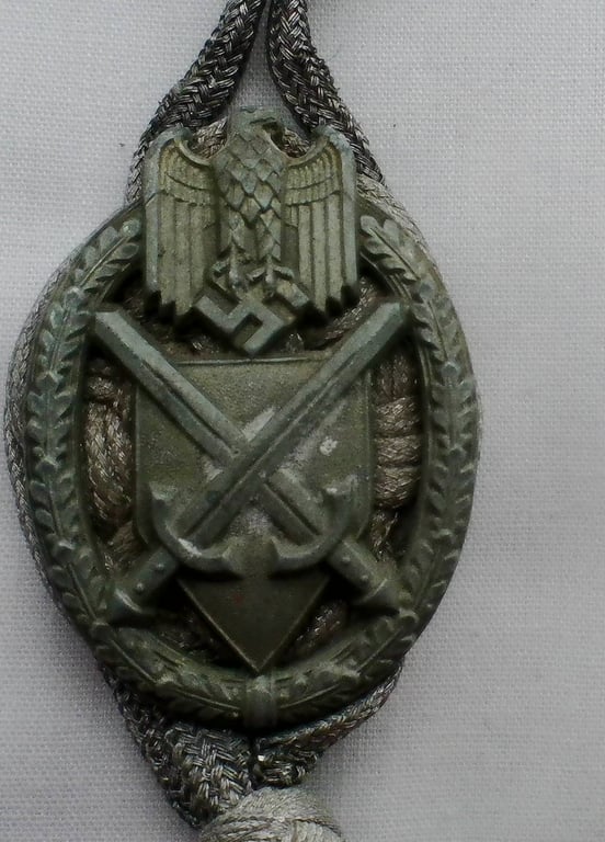 A Heer Marksmanship Lanyard Grade 1 (Heer Schützenschnur) 2nd pattern variant.