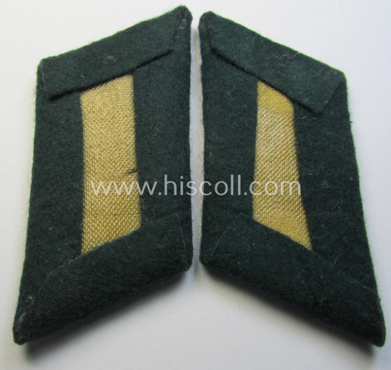 Fully matching - and 'virtually mint'! - pair of WH (Heeres) collar-tabs (ie. 'Kragenspiegel für Offiziere') as piped in the desirable white- (ie. 'weisser'-) coloured branchcolour as was intended for an: 'Offizier der Infanterie-Truppen'