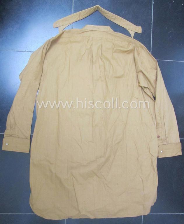 'Virtually mint- ie. unissued', N.S.D.A.P. 'standard-issue'-pattern, beige-brown- (ie. 'braunes'-) coloured: 'under-the-tunic'-shirt (ie. 'Braunhemd nach Vorschrift') with its removable collar and period 'RzM'-tag still attached