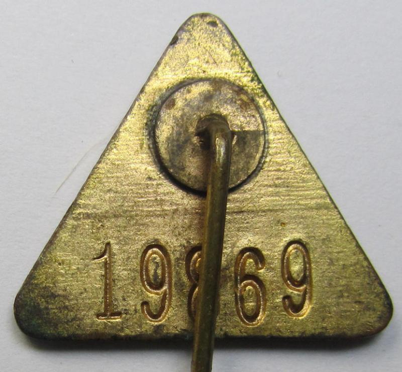 Attractive - and not that easily encountered! - Dutch NSB-party-related-, so-called: 'Vijfjaren Draagteeken' (or: five-years membership-pin) showing a period-engraved bearers'-number (ie. 'Stamboeknummer') that reads: '19869'