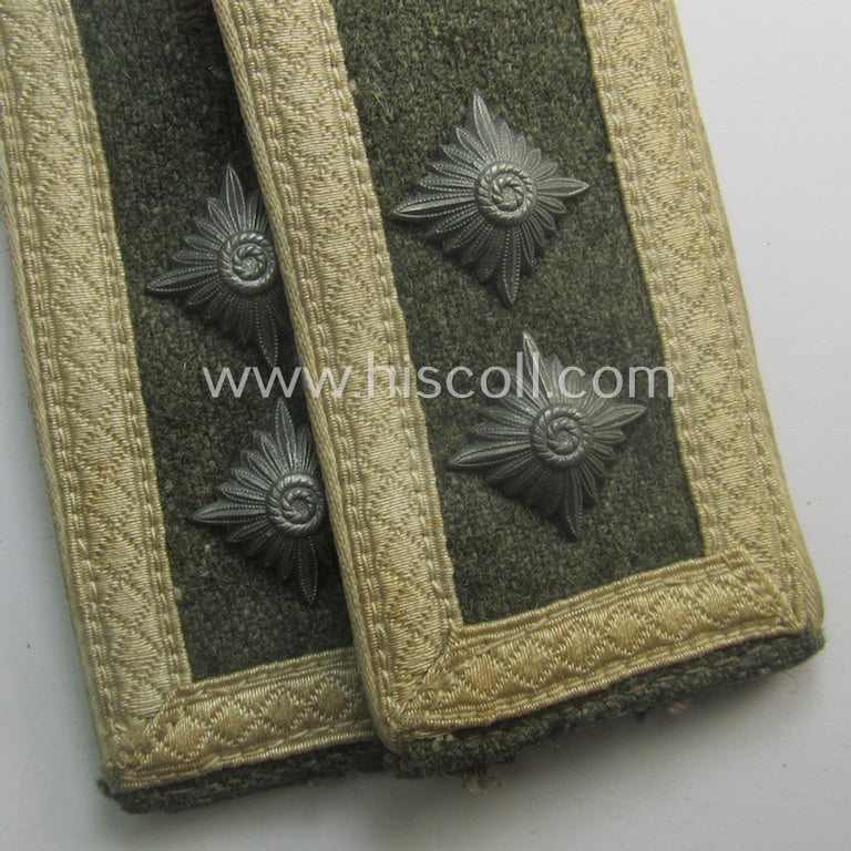 'Last-ditch' pair of WH (Heeres) later-war period- (ie. 'simplified'- ie. 'M44- o. M45'-pattern) NCO-type shoulderstraps as intended for a: 'Oberfeldwebel der Infanterie-Trpn.'