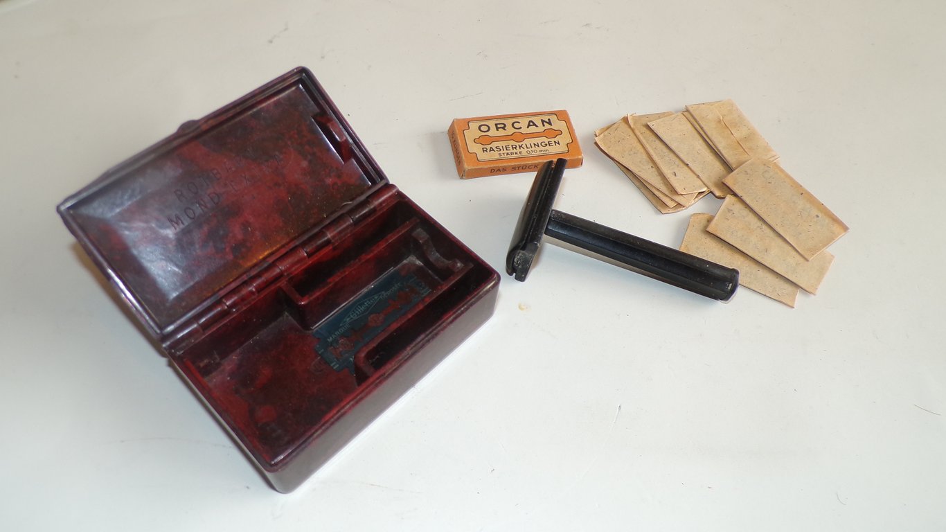 Bakelite Rotbart Box & National Shaving Set