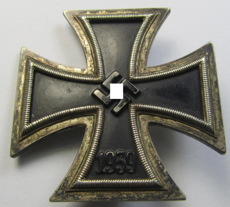 Attractive 'Eisernes Kreuz 1. Klasse' (or: Iron Cross 1st class) being a non-maker-marked (and non-magnetic!) example as was - I deem - produced by the 'Hersteller' (ie. maker): 'B.H. Mayer's Kunstprägeanstalt'
