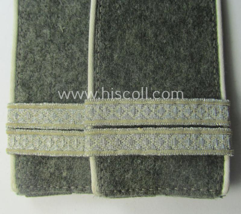 Hardly worn - fully matching and scarcely encountered! - pair of WH (Heeres) later-war period- (ie. 'simplified'- ie. 'M44- o. M45'-pattern) EM-type shoulderstraps as intended for a: 'Soldat u. Offiz.-Anwärter der Infanterie-Trpn.'