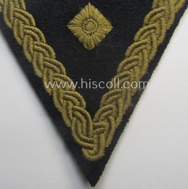 WH (Kriegsmarine) rank-chevron (or: 'Armwinkel') as was intended for usage on the various darker-blue-coloured naval tunics as was intended for an: 'Matrosen-Obergefreiter'