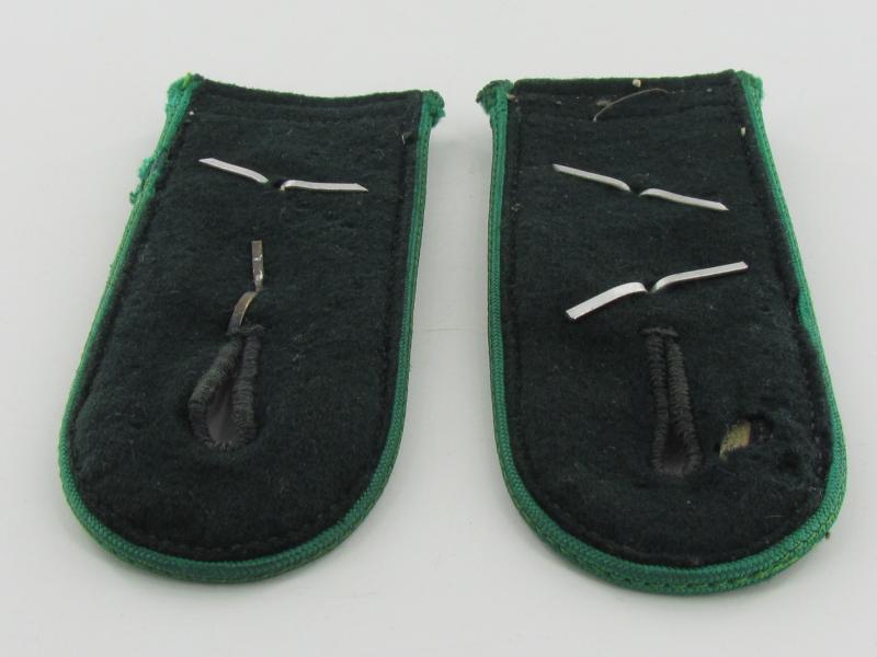 Wehrmacht (Heer) M36 Gebirgsjäger shoulder boards for ‘Oberfeldwebel’