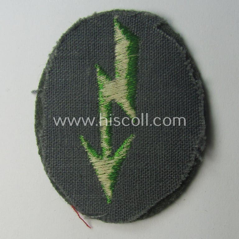 WH (Heeres) trade- and/or special-career insignia ie. machine-embroidered signal-blitz: 'Panzer-Grenadier-Trpn.'