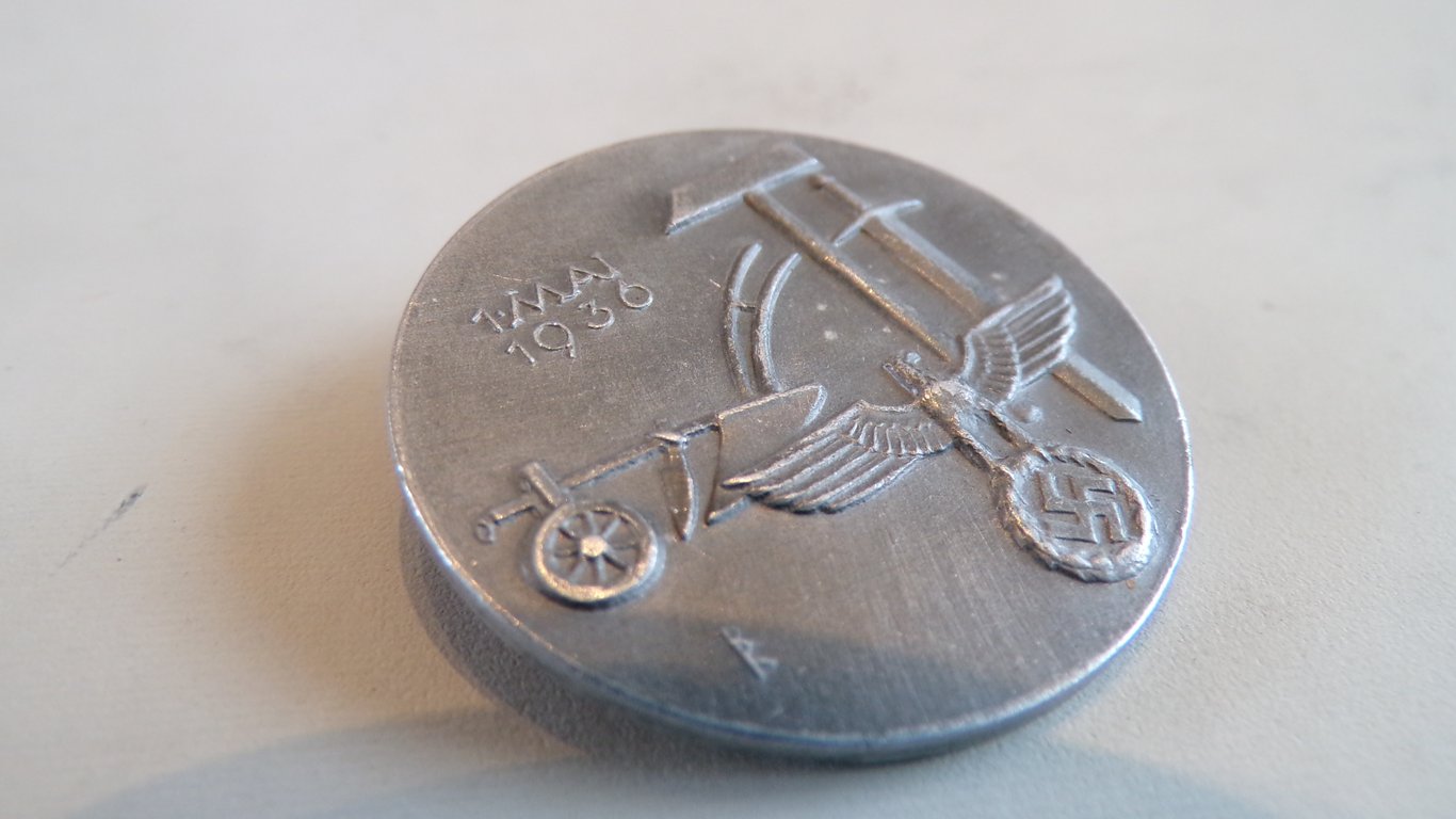 Original 1936 Tag der Arbeit National Labor Day Tinnie - Carl Wild Hamburg
