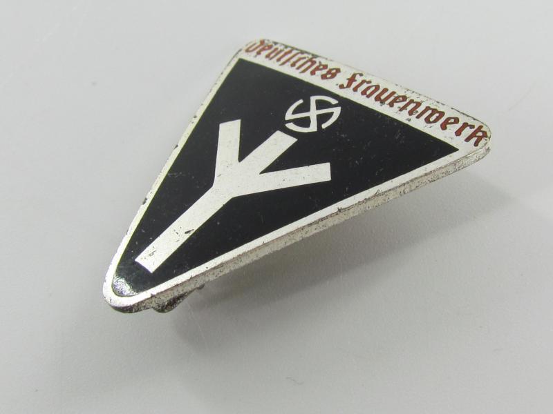 'Deutsches Frauenwerk' Members Pin