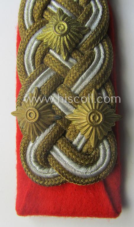 Truly worn- and/or clearly tunic-removed - albeit regrettably single! - WH (Heeres) 'Schulterstück für ein Generaloberst des Heeres'