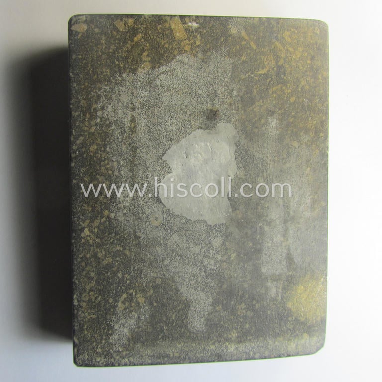 Luxuriously-styled - and with certainty scarcely seen! - 'Deutsche Wehrmacht'-related commemorative-plaque (ie. 'Erinnerungs- o. nichttragbare Plakette') showing a detailed profile of a WH-soldier wearing a steel-helmet