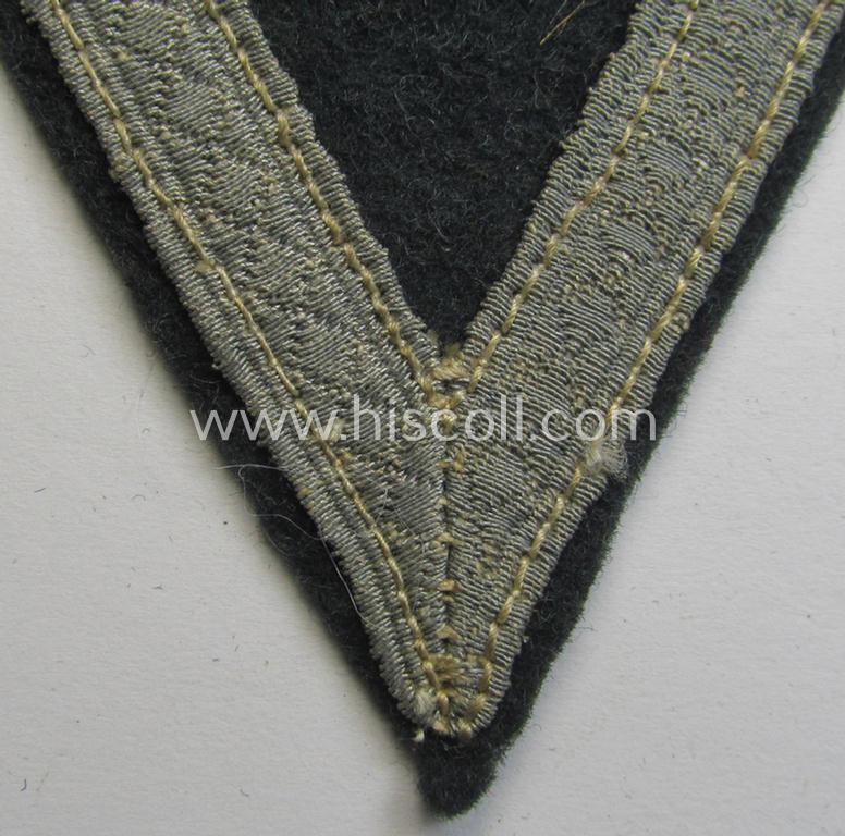 Attractive, WH (Heeres) 'Armwinkel' (or: arm-chevron) as executed on typical darker-green-coloured wool as was specifically intended for usage by a soldier with the (unusually encountered!) rank of an: 'Obergefreiter mit mehr als 6 Dienstjahren'