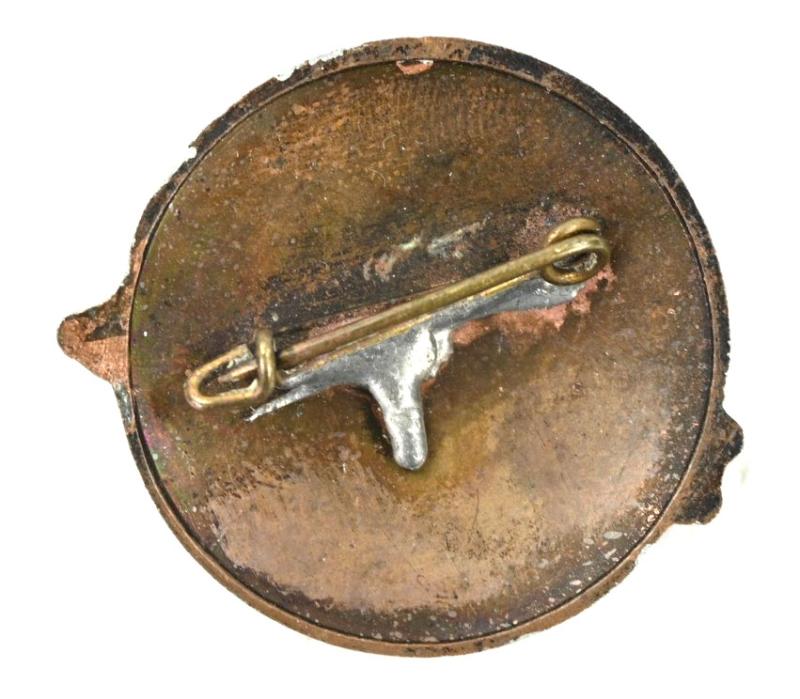 German Third Reich Tinnie Badge 'Ein Volk Bring Ketten'