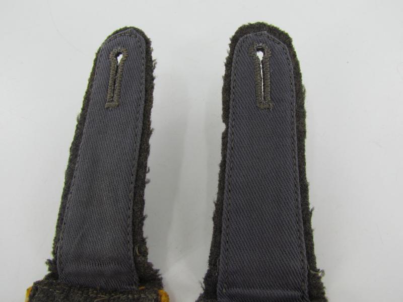 Luftwaffe Signals shoulder boards for Unteroffizier