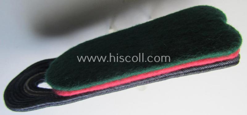 Neat - albeit regrettably single! - WH (Luftwaffe) NCO-type shoulderboard as was intended for a medium-ranked, administrative-official (ie. NCO) having the rank of: 'Oberfeldwebel' (ie.: 'Beambter des mittleren Dienstes')