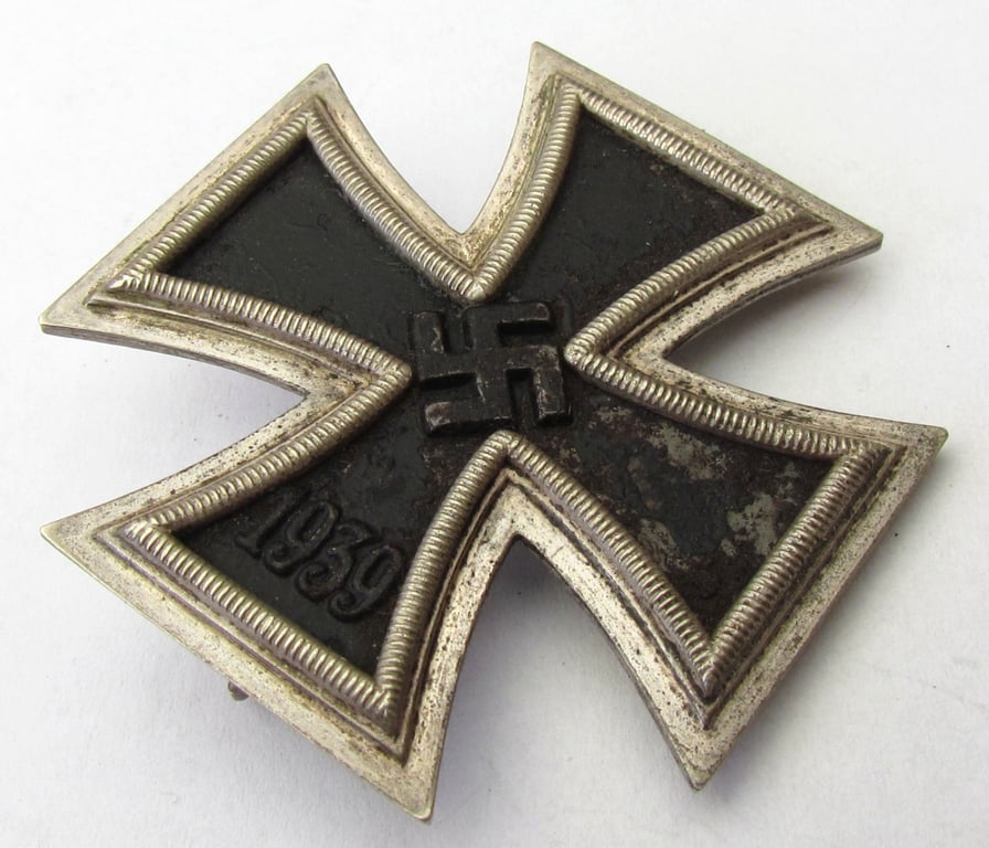 Iron Cross 1st Class 1939 by Paul Meybauer, Berlin in Case