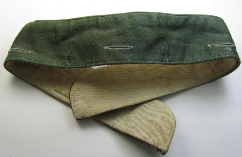 Neat, WH (Heeres, Waffen-SS etc.) greenish- ie. field-grey-coloured- and/or 'standard-issue'-pattern so-called: 'Kragenbinde' (or: uniform inner-collar) being a regular-issued and/or non-maker-marked example that comes in an overall nice conditio...
