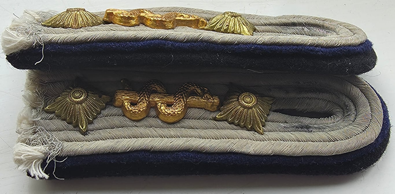IWaffen-SS Haupsturmführer (captain) Medical shoulder boards
