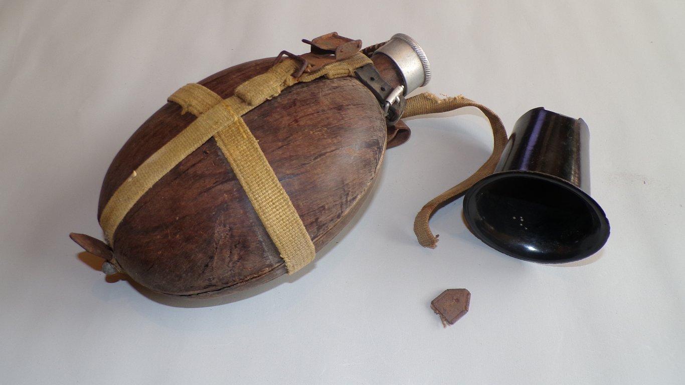 Wehrmacht M31 "Coconut" Canteen