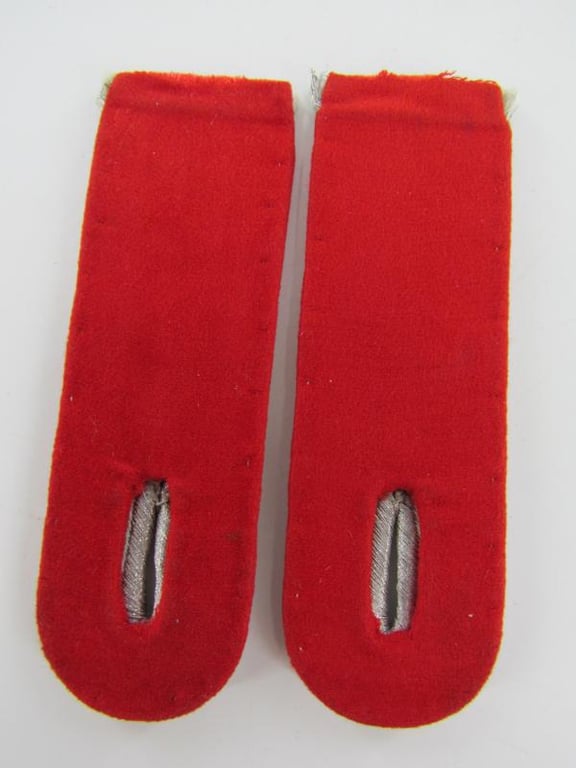 Luftwaffe Artillery leutnant Shoulder Boards