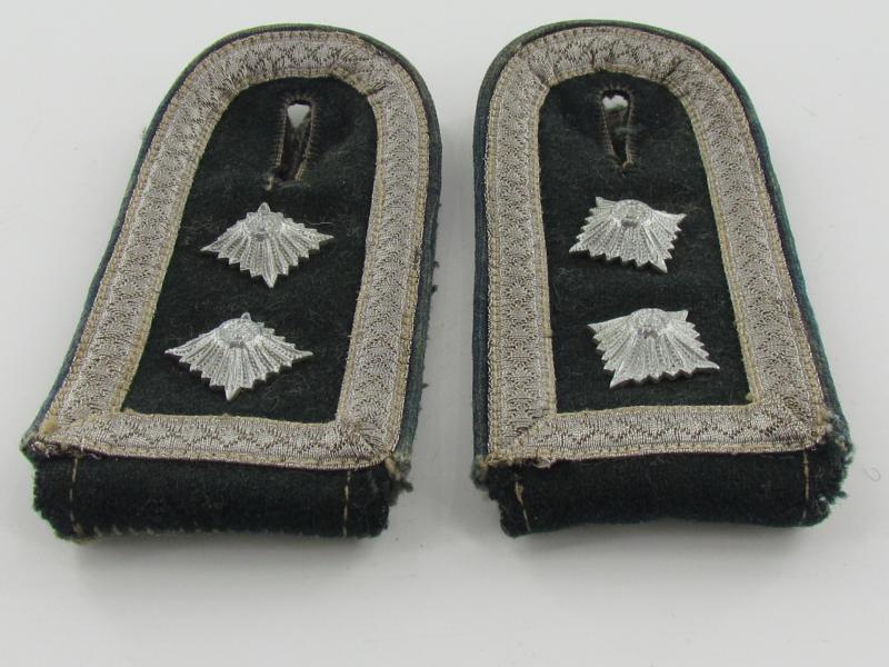 Wehrmacht ( Heer )Medical M36 shoulder boards Oberfeldwebel