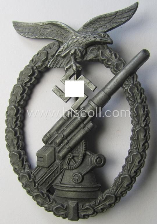 Attractive - and actually not that often seen! - later-war-period, 'Feinzink'-based example of a WH (Luftwaffe) 'Flakkampfabzeichen' as produced by a to date unknown maker and that comes stored in its typical etui as issued