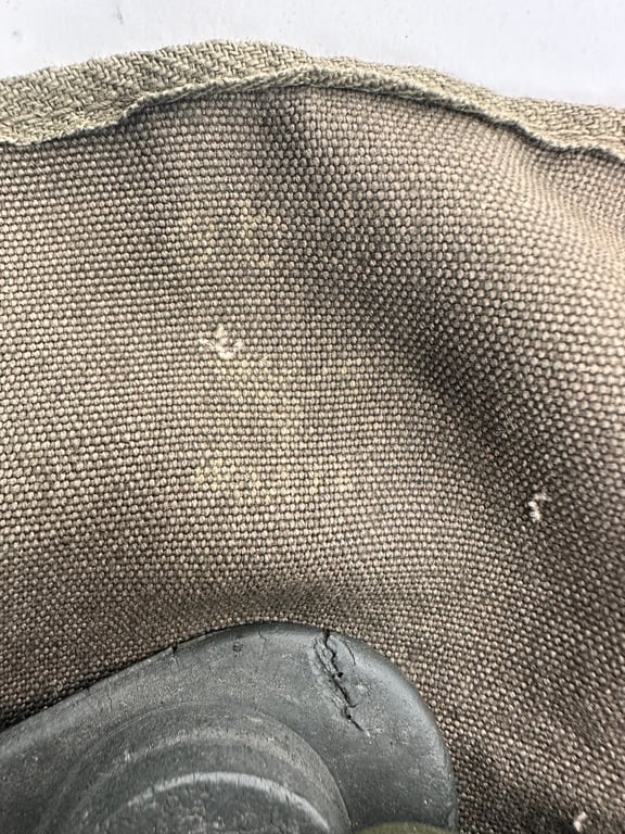 Rare Fallshirmjager gasmask/bag "ebd"