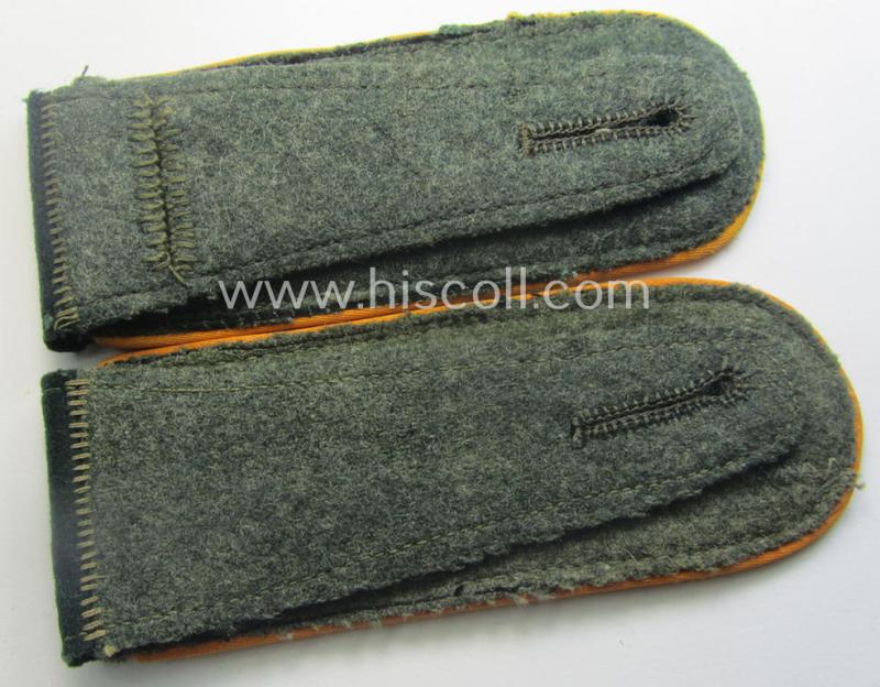 Pair of WH (Heeres) early-war-period- (ie. 'M40'-pattern), EM-type shoulderstraps as was intended for a: 'Soldat eines Kavallerie- o. Reiter-Rgts.'