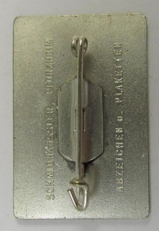 Semi-enamelled- and bright-silver-toned 'N.S.R.L.'-related day-badge (ie. 'tinnie' or: 'Veranstaltungsabzeichen') as was issued to commemorate participation within the: 'Deutsche u. Wehrmacht Ski-meisterschaften 1938'