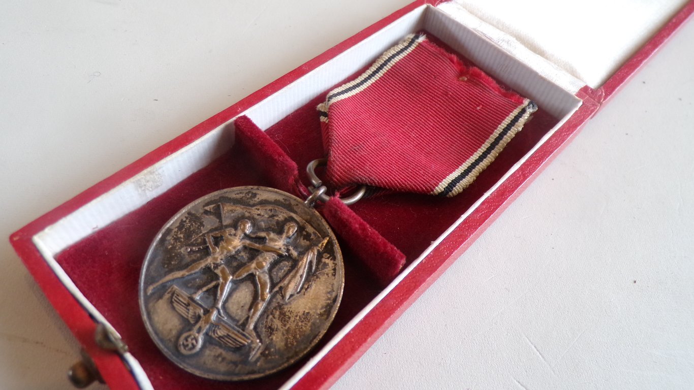 Cased 13 March 1938 Commemorative Medal