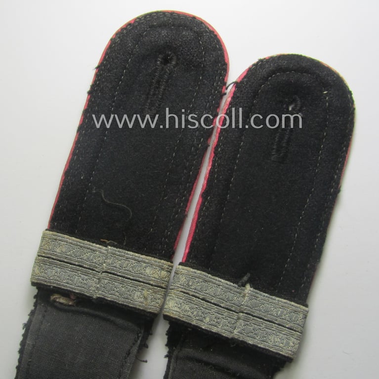 Superb - and moderately used! - pair of WH (Heeres) NCO-type shoulderstraps for usage by an: 'Unteroffizier u. Offizier-Anwärter' who served within the: 'Panzer-Trpn.'