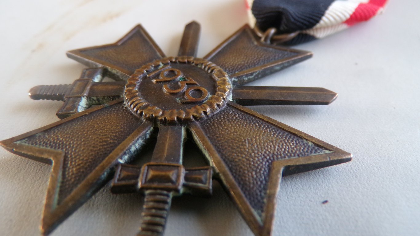 KVK 2nd Class with Swords - Maker 14