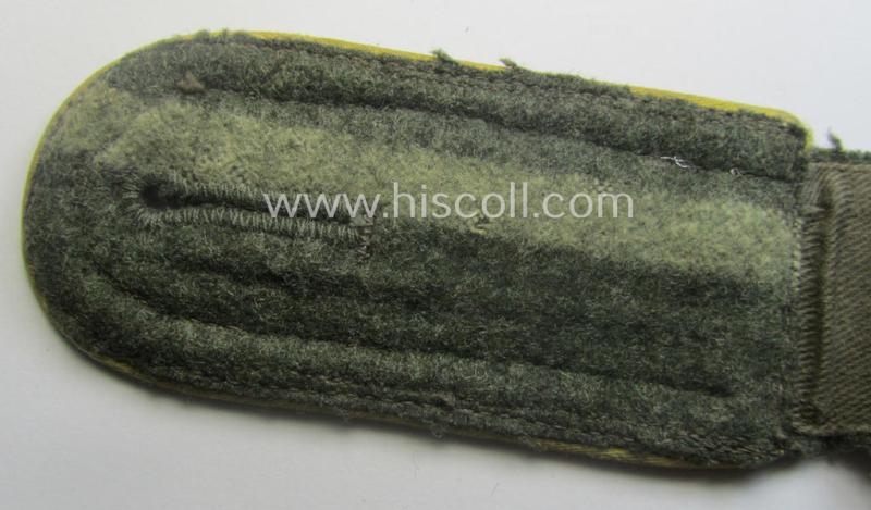 Single, early-war-period so-called: 'M40'- (ie. 'M43'-) pattern, WH (Heeres) tailor-made, NCO-type shoulderstrap as piped in the bright-yellow-coloured branchcolour as was intended for usage by an: 'Unteroffizier der Nachrichten-Trpn.'