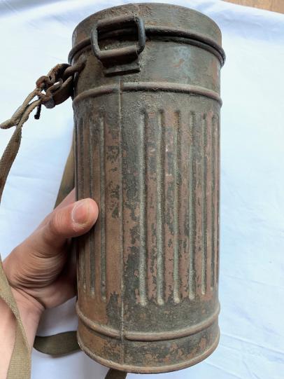 WH (Heer) M30 Gasmask Canister with Carryinng Straps