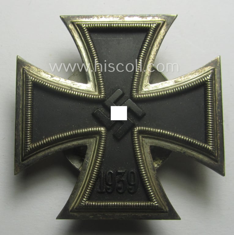 Stunning, 'EK 1. Klasse' (or: Iron Cross 1st class) as executed in the scarcely seen so-called: 'screw-back'-pattern being a maker- (ie. 'L/11'-) marked example that comes stored in its accompanying (and equally marked!) etui as issued