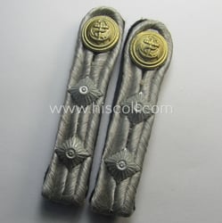 Moderately used pair of WH (Kriegsmarine) officers'-type shoulderboards...