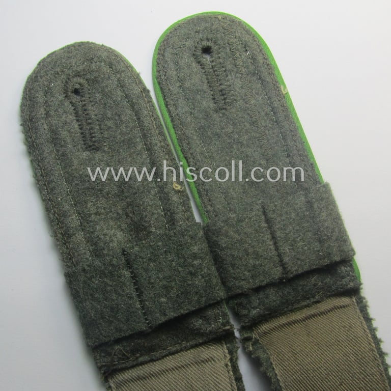 Pair of early- (ie. mid-) war-period (ie. 'M40 o. M43'-pattern), WH (Heeres) NCO-type shoulderstraps as was intended for a: 'Uffz. des Panzergrenadier-Regiments 15' and that comes with its period-attached 'Überschübe'-pair